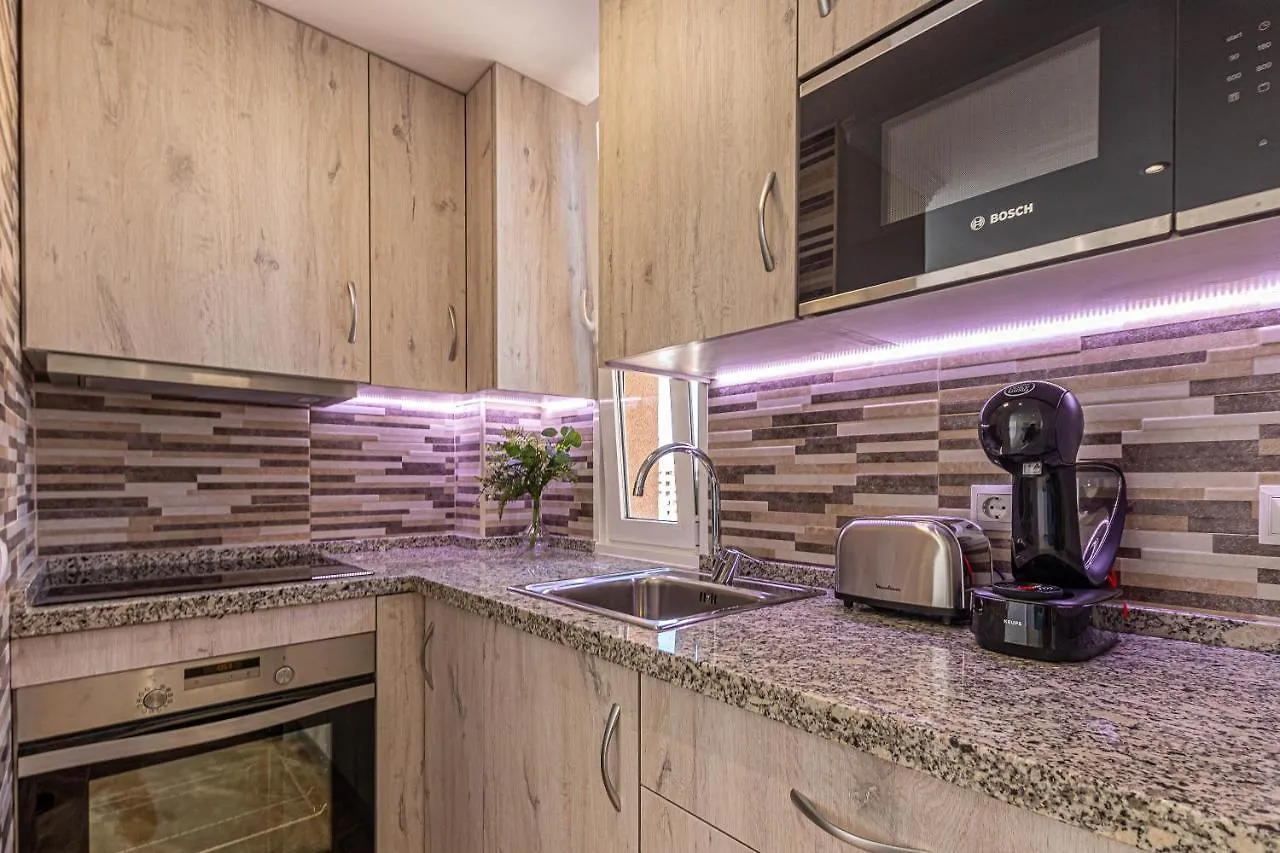 פואנגירולה Costa Paradise - Beachfront Apartment ספרד