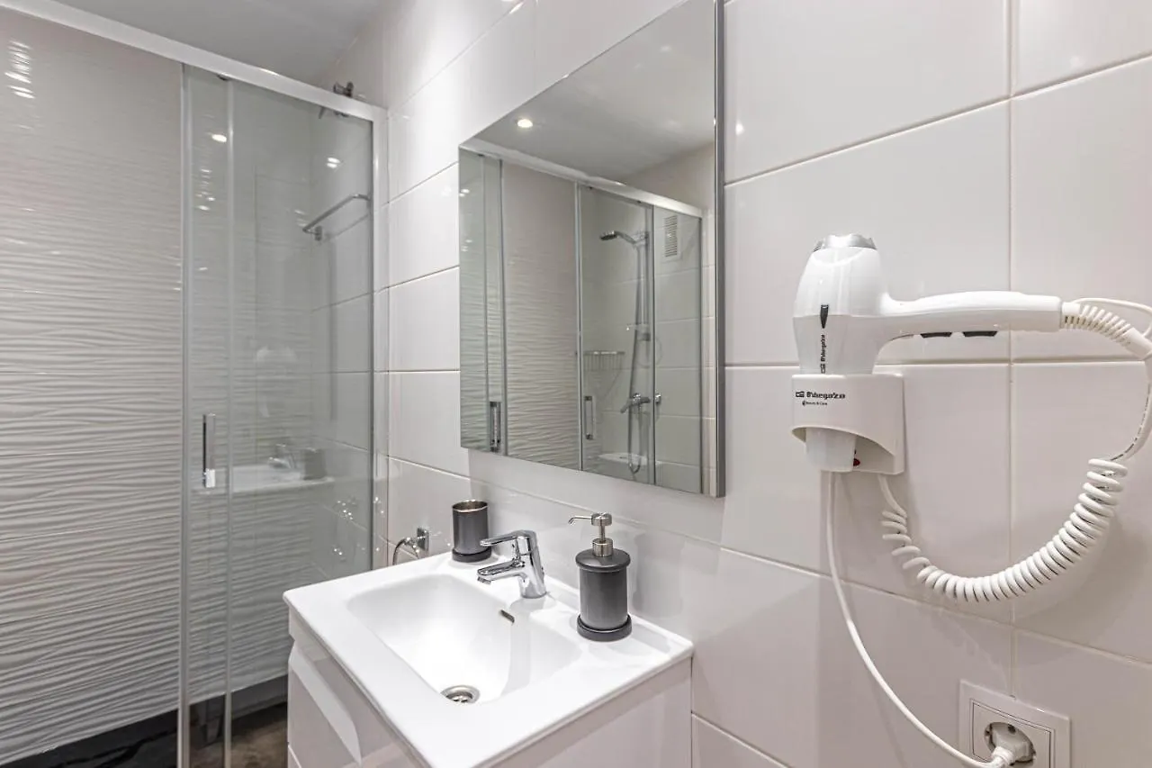 פואנגירולה Costa Paradise - Beachfront Apartment